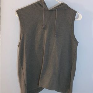 Sleeveless hooded workout shirt